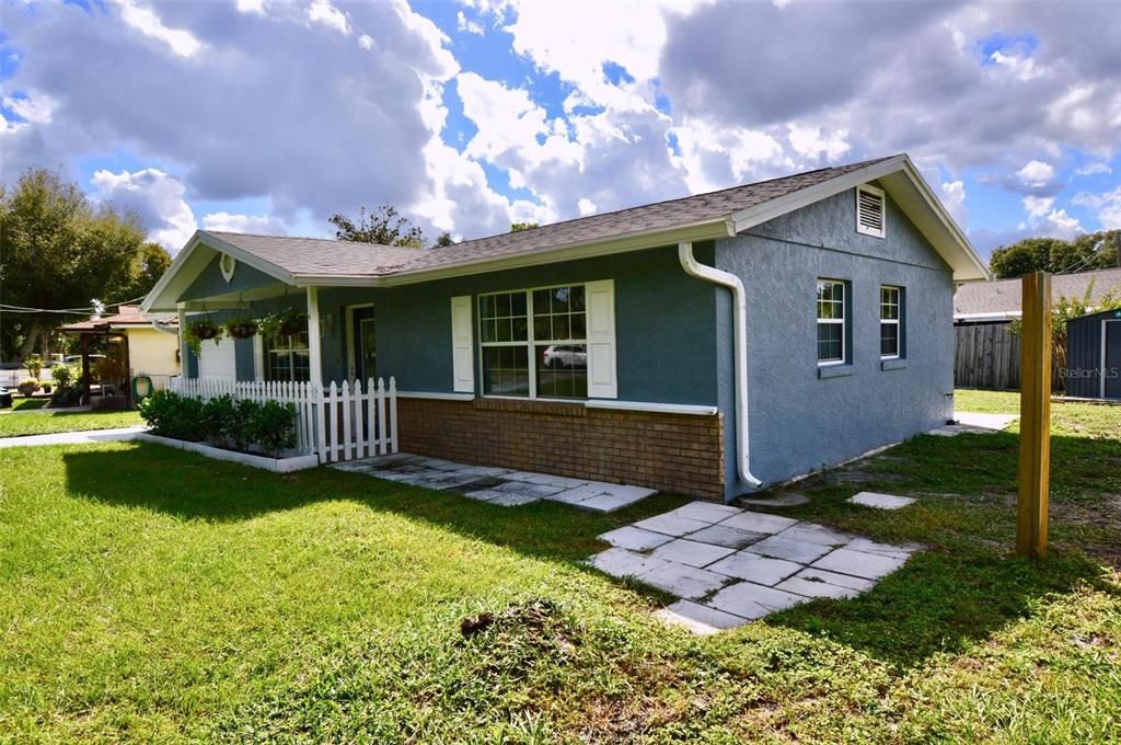 待售: $229,000 (2 贝兹, 1 浴室, 805 平方英尺)