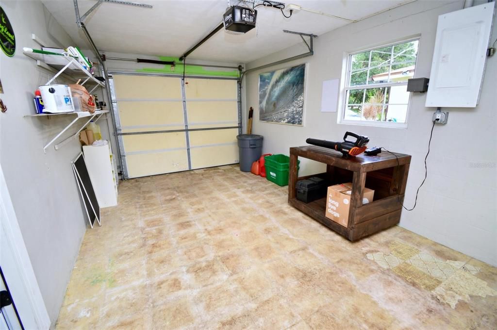 待售: $229,000 (2 贝兹, 1 浴室, 805 平方英尺)