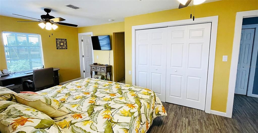 Activo con contrato: $359,900 (3 camas, 2 baños, 1427 Pies cuadrados)