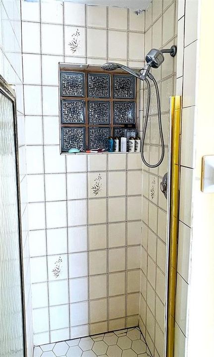 Activo con contrato: $359,900 (3 camas, 2 baños, 1427 Pies cuadrados)