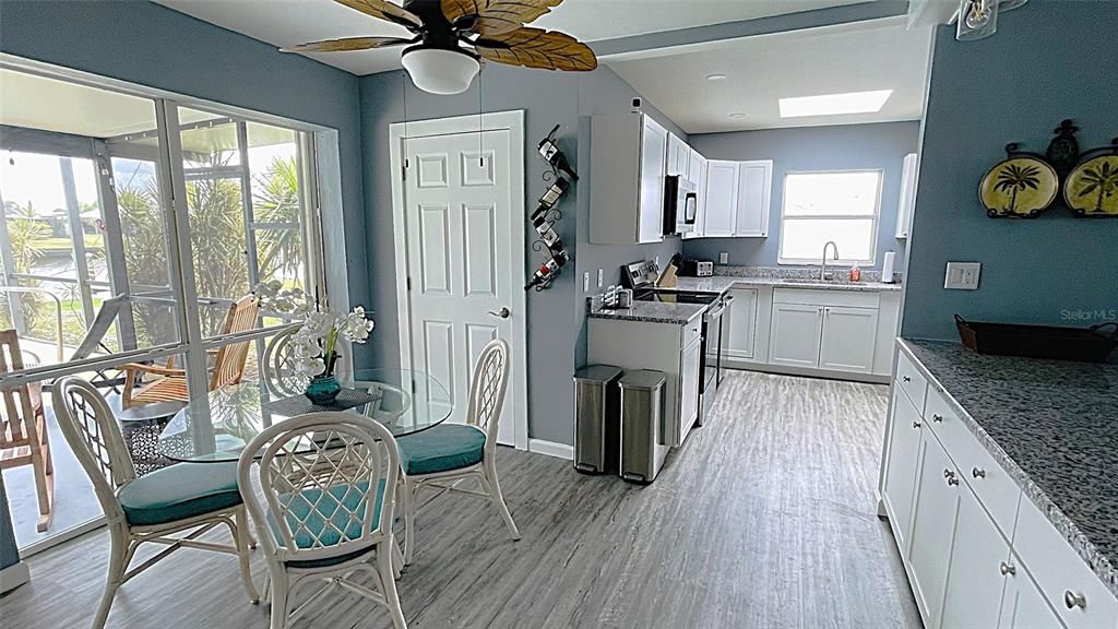 Activo con contrato: $359,900 (3 camas, 2 baños, 1427 Pies cuadrados)