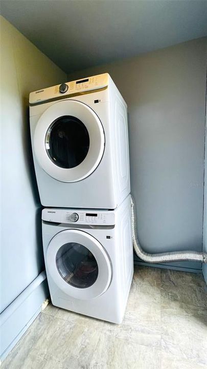 Activo con contrato: $359,900 (3 camas, 2 baños, 1427 Pies cuadrados)