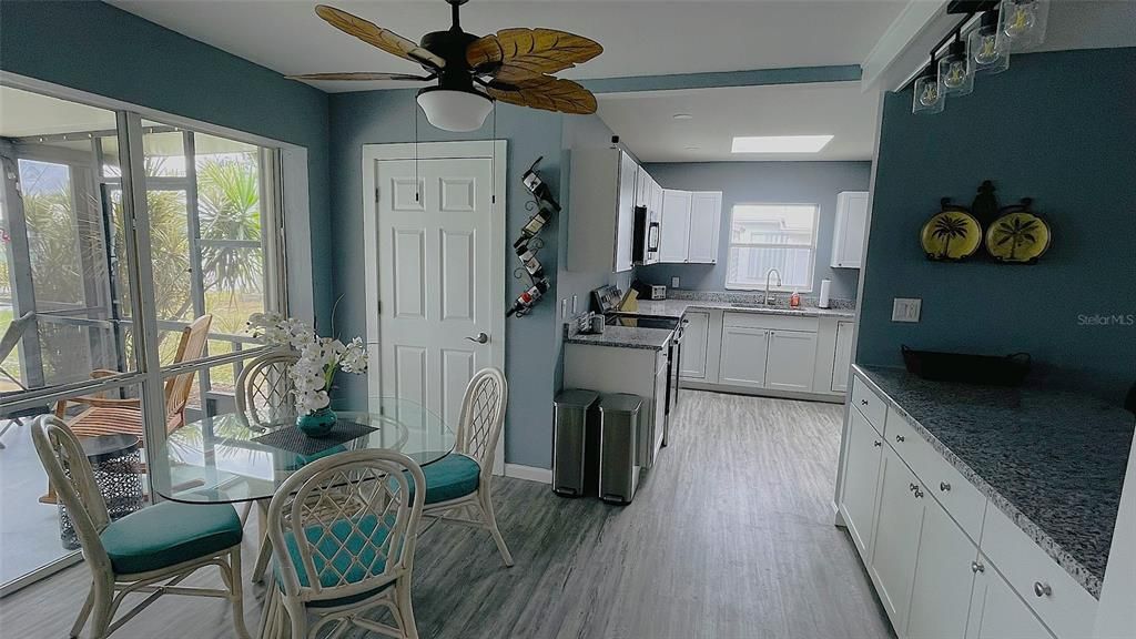 Activo con contrato: $359,900 (3 camas, 2 baños, 1427 Pies cuadrados)