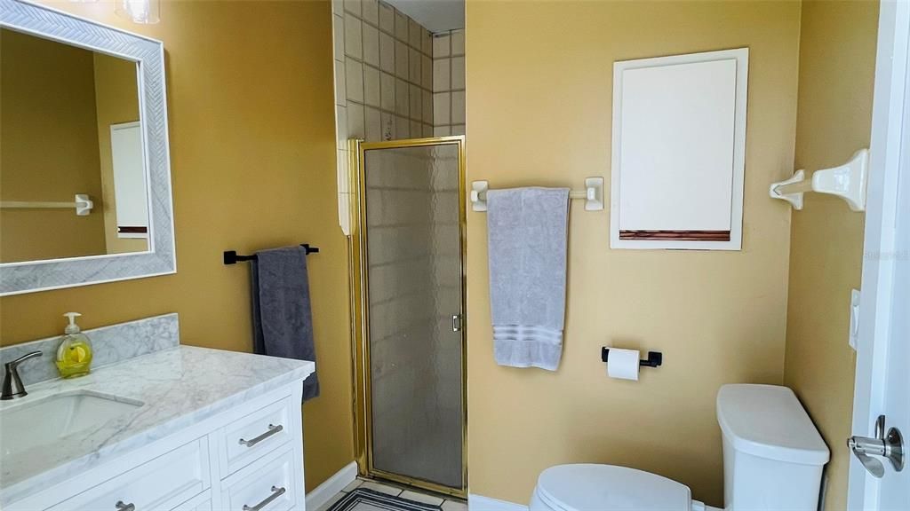 Activo con contrato: $359,900 (3 camas, 2 baños, 1427 Pies cuadrados)