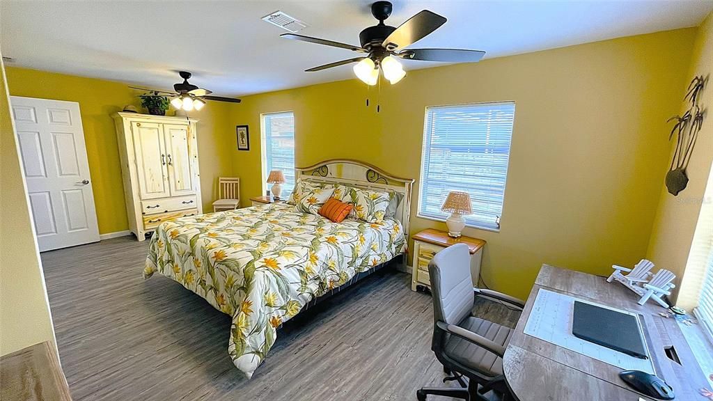 Activo con contrato: $359,900 (3 camas, 2 baños, 1427 Pies cuadrados)