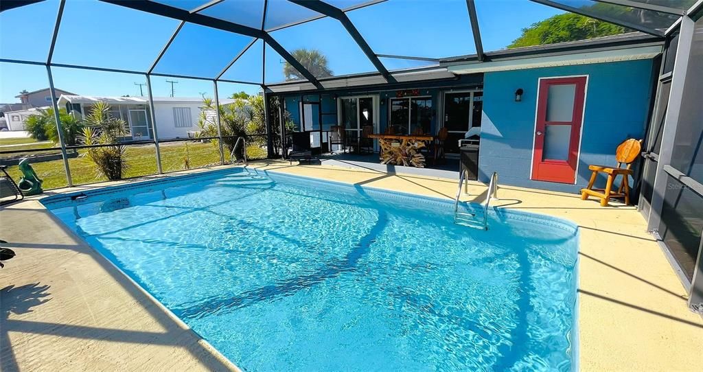 Activo con contrato: $359,900 (3 camas, 2 baños, 1427 Pies cuadrados)