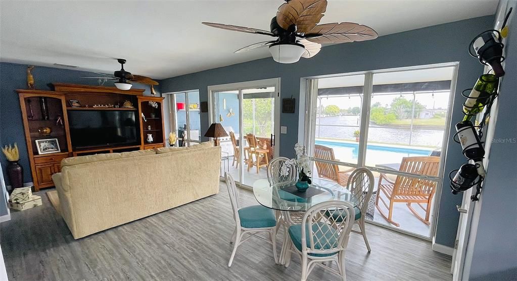 Activo con contrato: $359,900 (3 camas, 2 baños, 1427 Pies cuadrados)