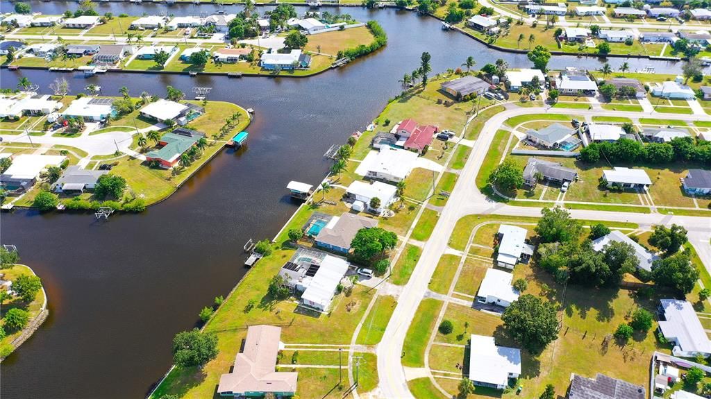 Activo con contrato: $359,900 (3 camas, 2 baños, 1427 Pies cuadrados)