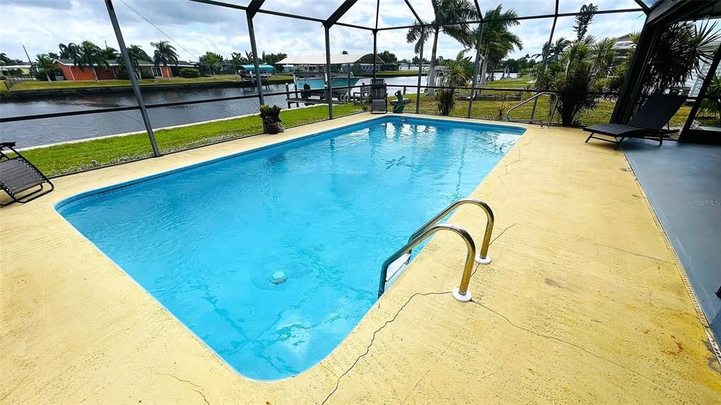 Activo con contrato: $359,900 (3 camas, 2 baños, 1427 Pies cuadrados)