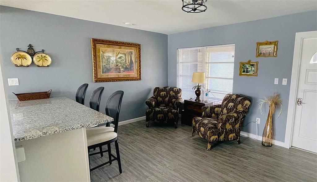 Activo con contrato: $359,900 (3 camas, 2 baños, 1427 Pies cuadrados)