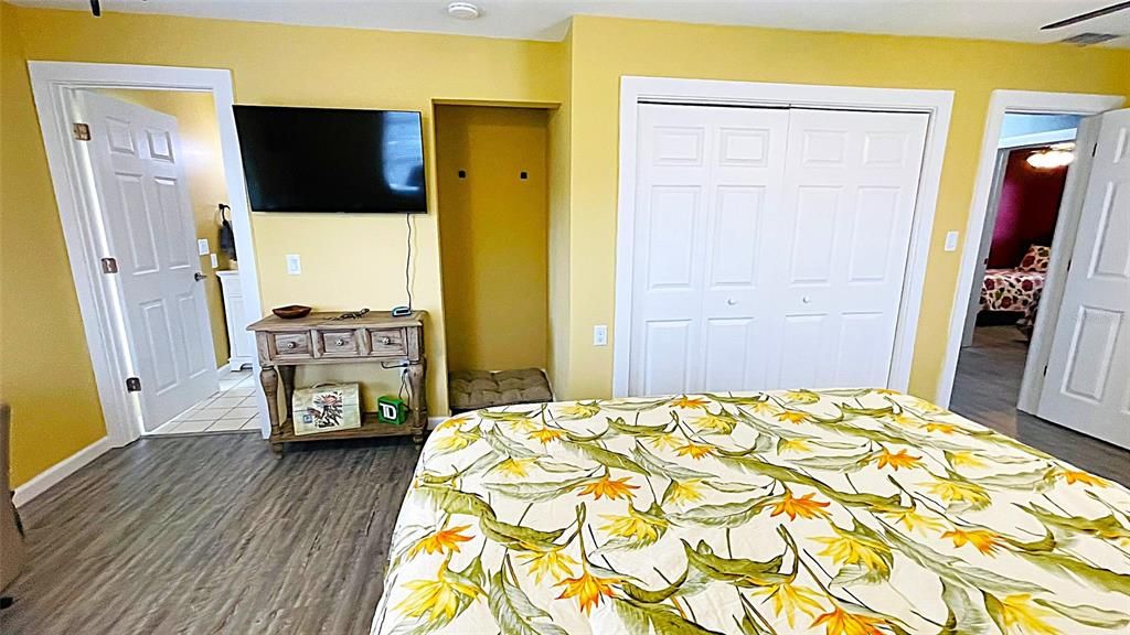 Activo con contrato: $359,900 (3 camas, 2 baños, 1427 Pies cuadrados)