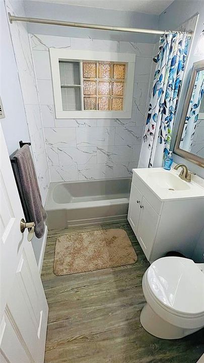 Activo con contrato: $359,900 (3 camas, 2 baños, 1427 Pies cuadrados)