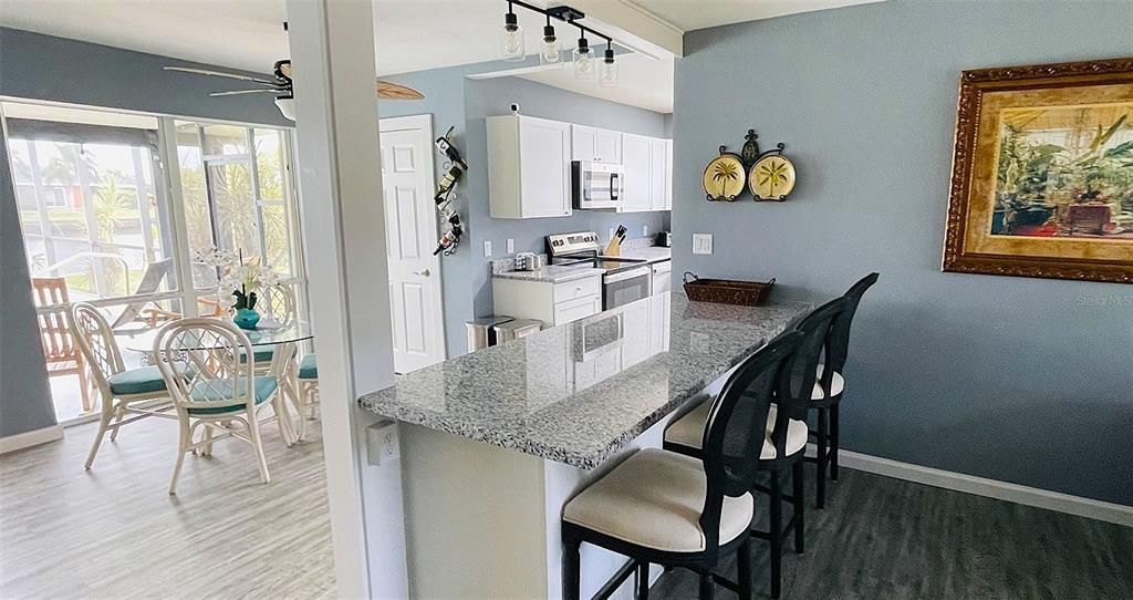 Activo con contrato: $359,900 (3 camas, 2 baños, 1427 Pies cuadrados)