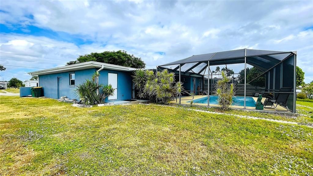 Activo con contrato: $359,900 (3 camas, 2 baños, 1427 Pies cuadrados)