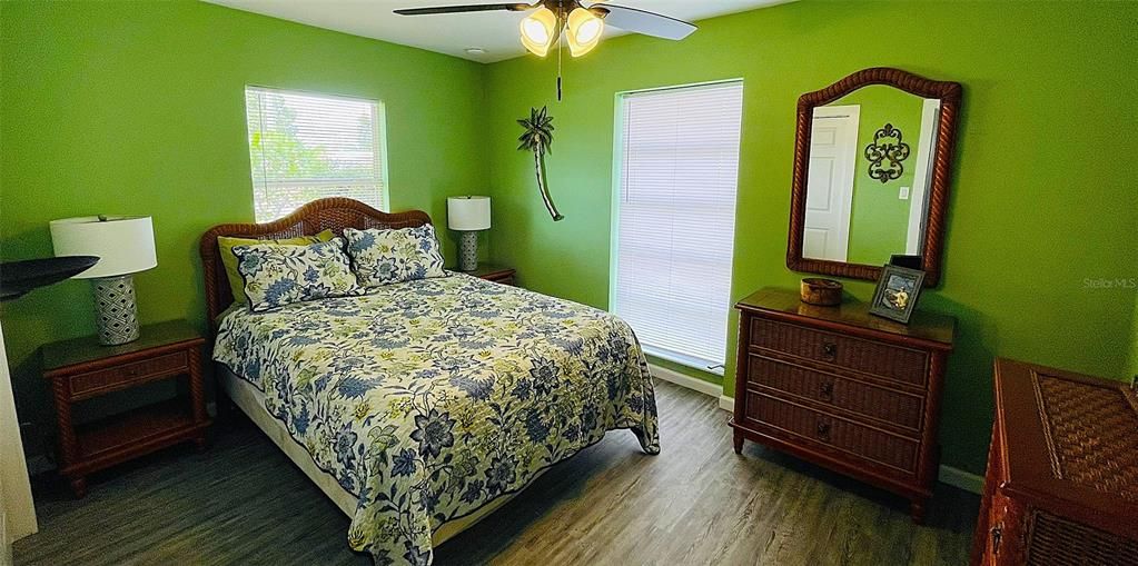 Activo con contrato: $359,900 (3 camas, 2 baños, 1427 Pies cuadrados)