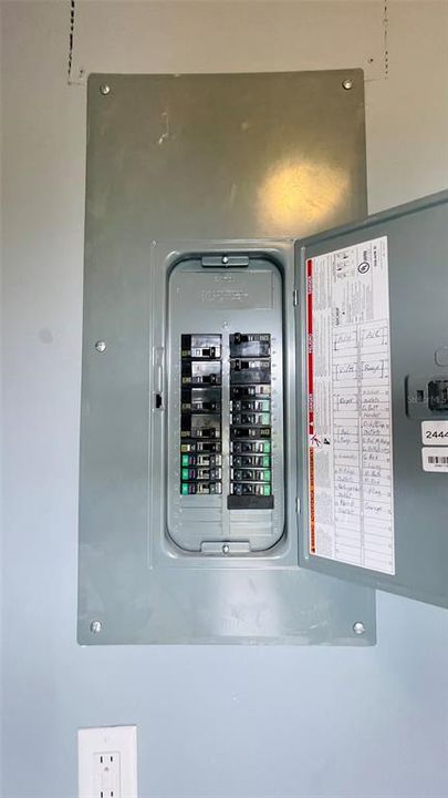 Activo con contrato: $359,900 (3 camas, 2 baños, 1427 Pies cuadrados)