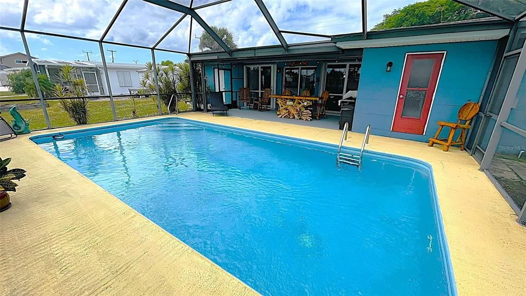 Activo con contrato: $359,900 (3 camas, 2 baños, 1427 Pies cuadrados)