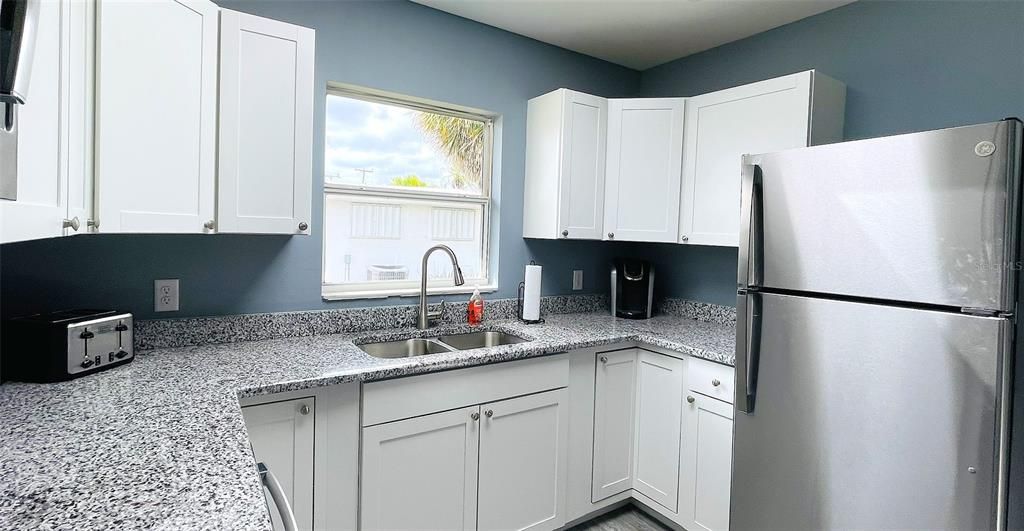 Activo con contrato: $359,900 (3 camas, 2 baños, 1427 Pies cuadrados)