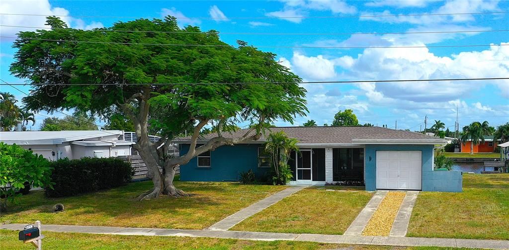 Activo con contrato: $359,900 (3 camas, 2 baños, 1427 Pies cuadrados)