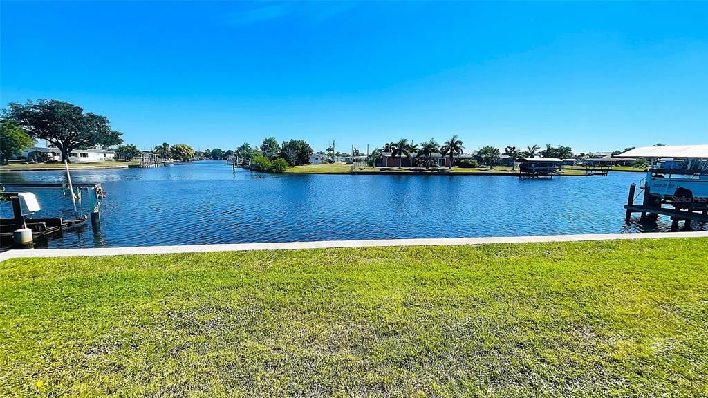 Activo con contrato: $359,900 (3 camas, 2 baños, 1427 Pies cuadrados)