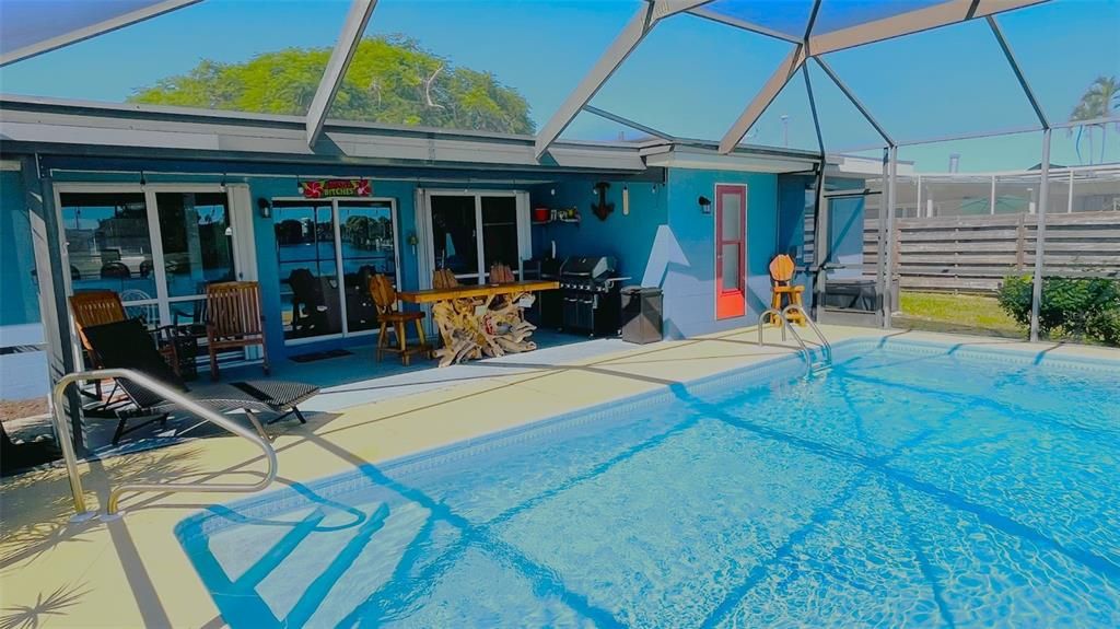 Activo con contrato: $359,900 (3 camas, 2 baños, 1427 Pies cuadrados)