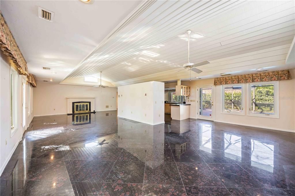 Под контрактом: $1,525,000 (3 спален, 2 ванн, 2274 Квадратных фут)