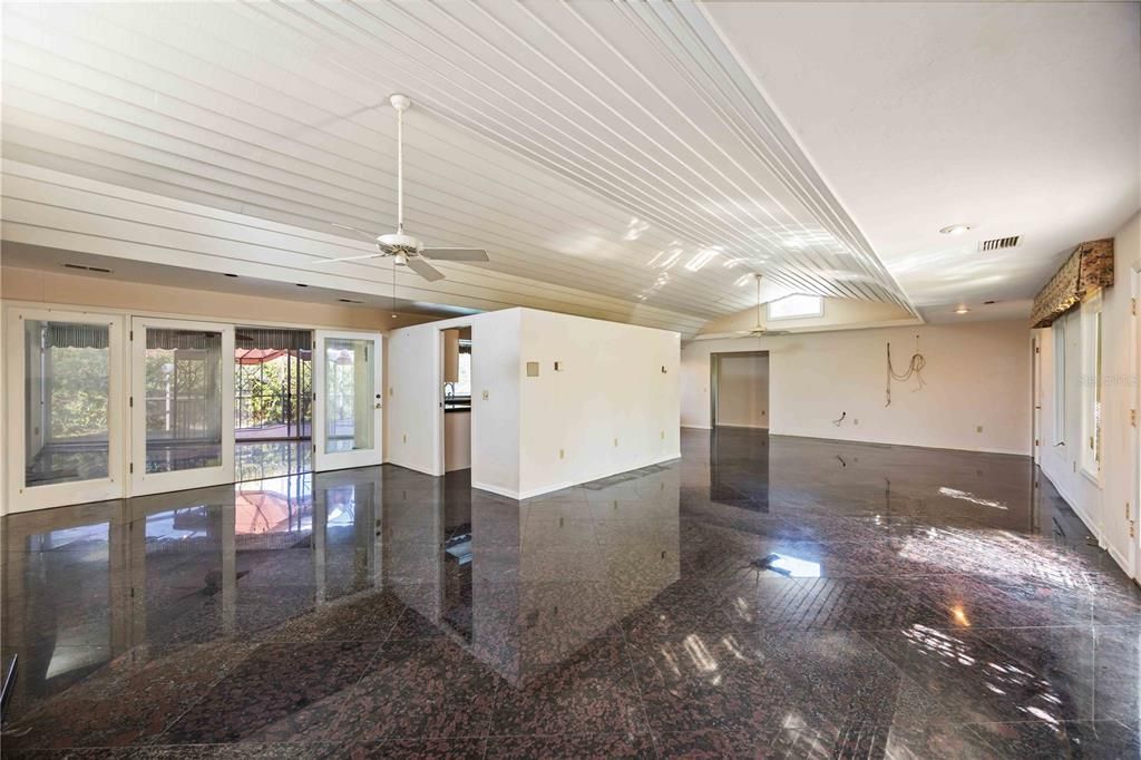 Под контрактом: $1,525,000 (3 спален, 2 ванн, 2274 Квадратных фут)