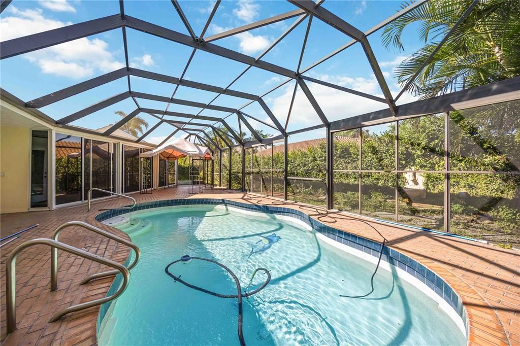 Под контрактом: $1,525,000 (3 спален, 2 ванн, 2274 Квадратных фут)