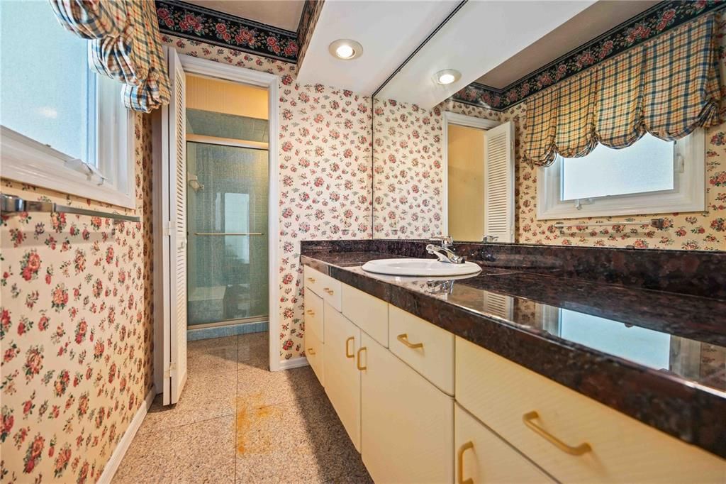 Под контрактом: $1,525,000 (3 спален, 2 ванн, 2274 Квадратных фут)