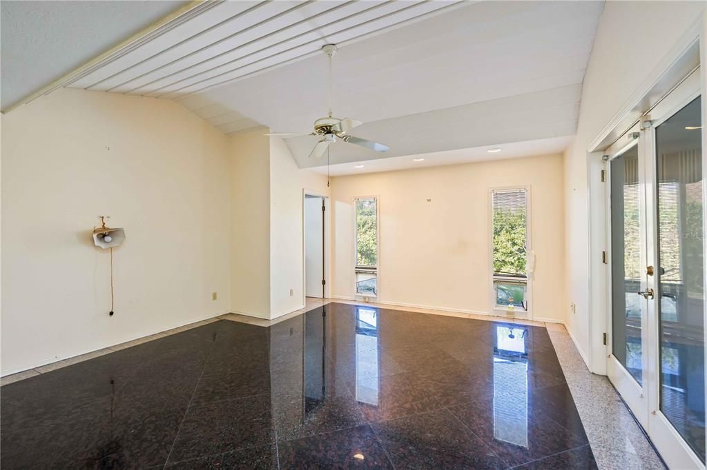 Под контрактом: $1,525,000 (3 спален, 2 ванн, 2274 Квадратных фут)