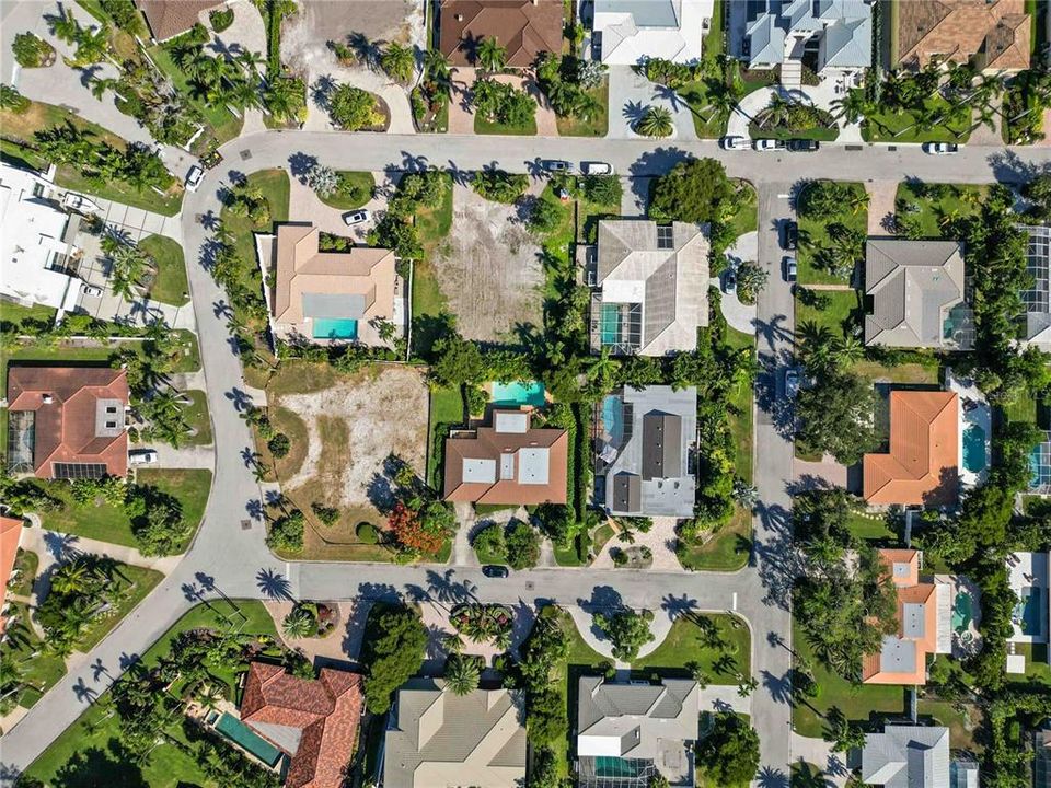 Под контрактом: $1,525,000 (3 спален, 2 ванн, 2274 Квадратных фут)