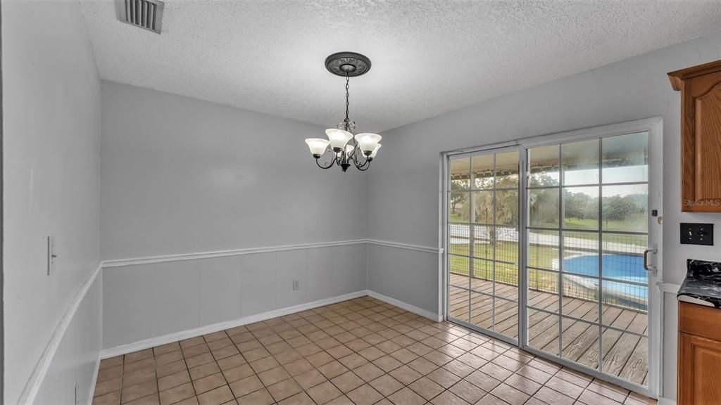 For Sale: $275,000 (4 beds, 2 baths, 1536 Square Feet)