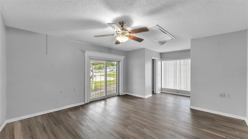 For Sale: $275,000 (4 beds, 2 baths, 1536 Square Feet)