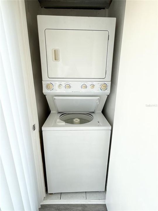 For Sale: $389,000 (3 beds, 3 baths, 1352 Square Feet)