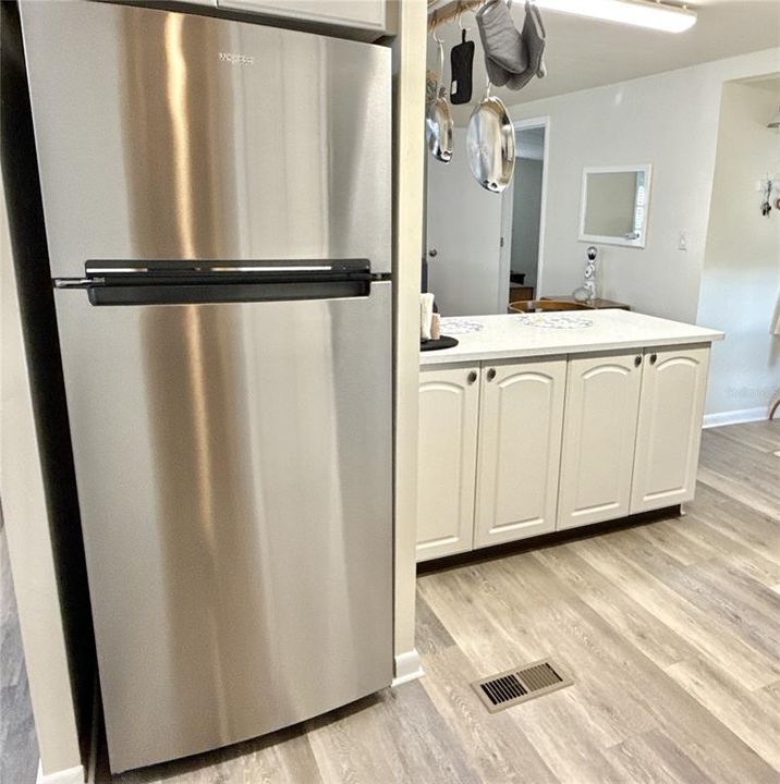 For Sale: $389,000 (3 beds, 3 baths, 1352 Square Feet)