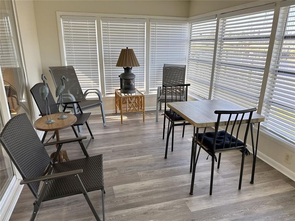 For Sale: $389,000 (3 beds, 3 baths, 1352 Square Feet)