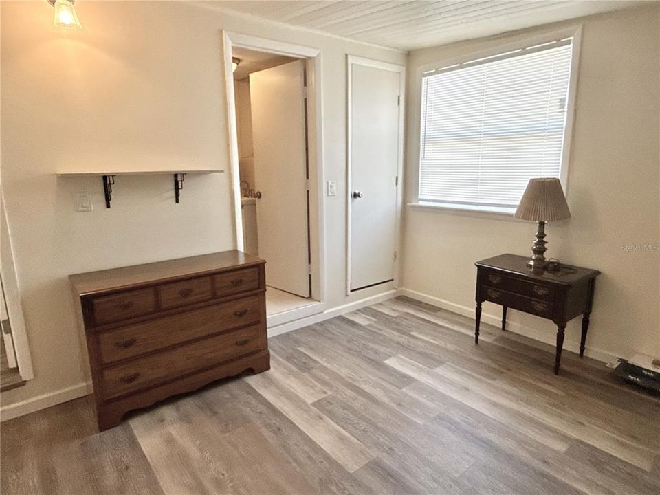 For Sale: $389,000 (3 beds, 3 baths, 1352 Square Feet)