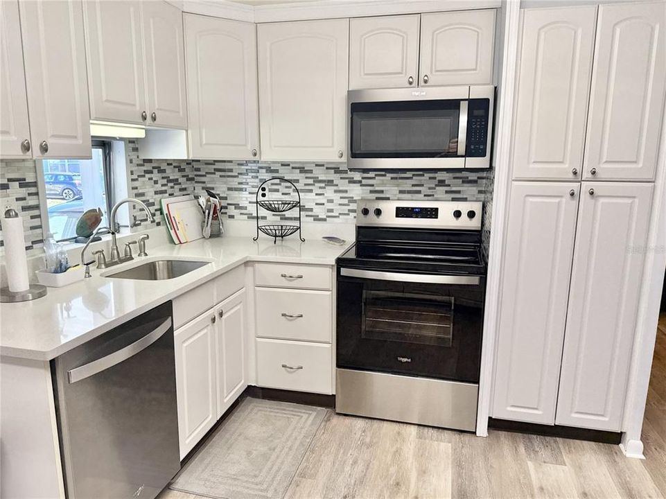 For Sale: $389,000 (3 beds, 3 baths, 1352 Square Feet)