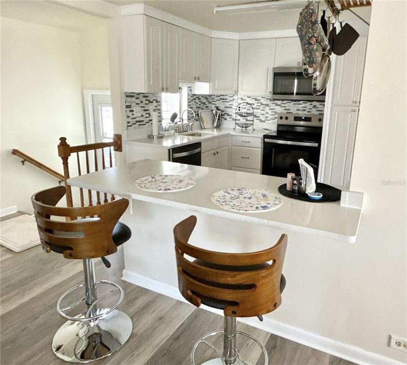 For Sale: $389,000 (3 beds, 3 baths, 1352 Square Feet)