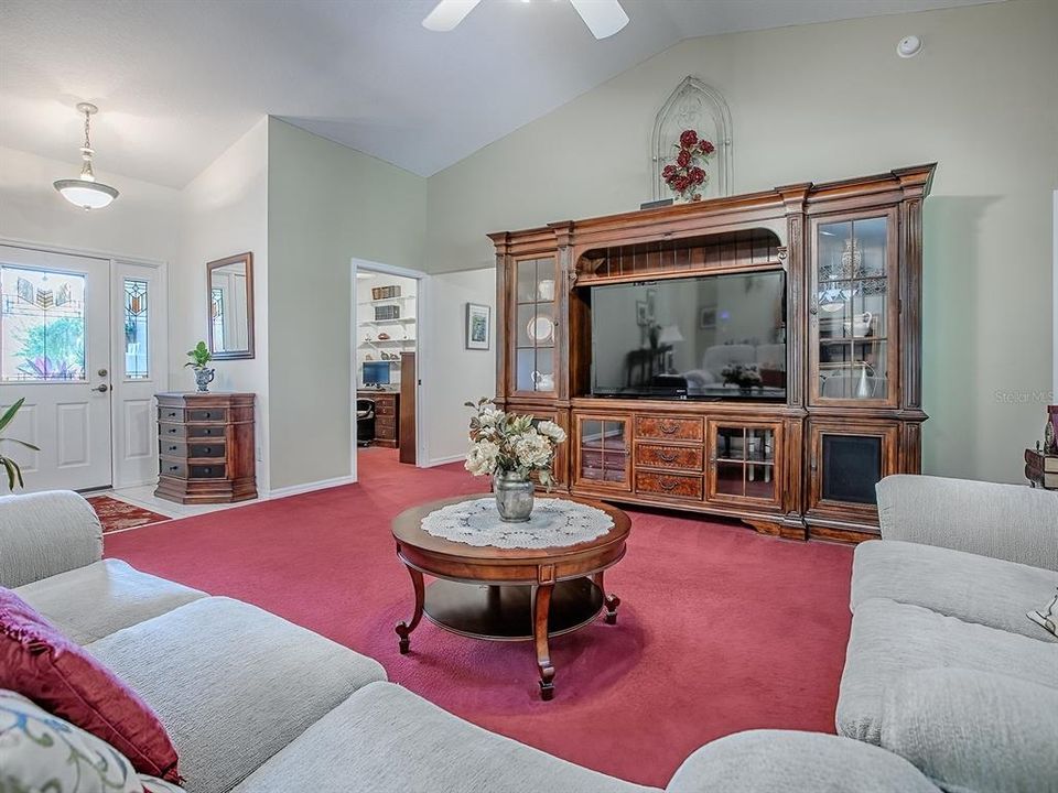 На продажу: $299,000 (3 спален, 2 ванн, 1967 Квадратных фут)