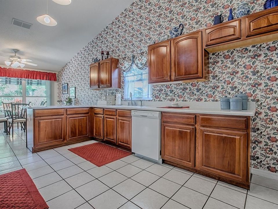 На продажу: $299,000 (3 спален, 2 ванн, 1967 Квадратных фут)