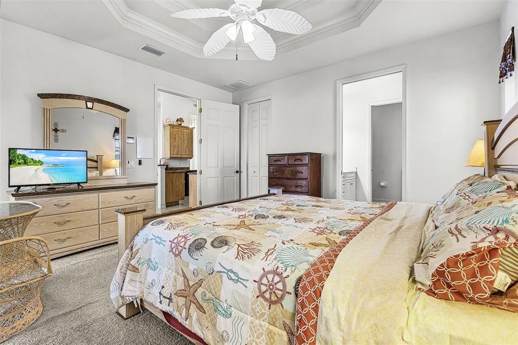 For Sale: $329,900 (3 beds, 2 baths, 1661 Square Feet)