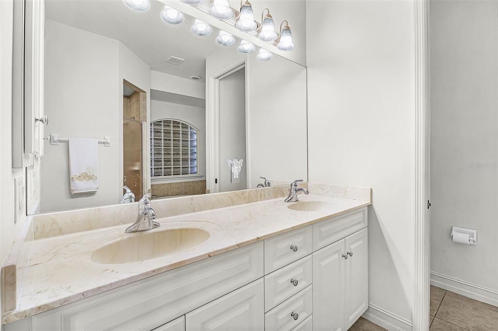 For Sale: $329,900 (3 beds, 2 baths, 1661 Square Feet)