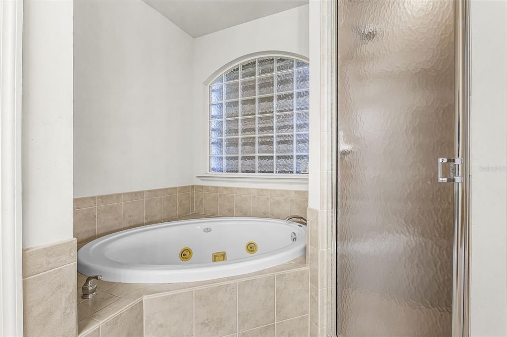 For Sale: $329,900 (3 beds, 2 baths, 1661 Square Feet)