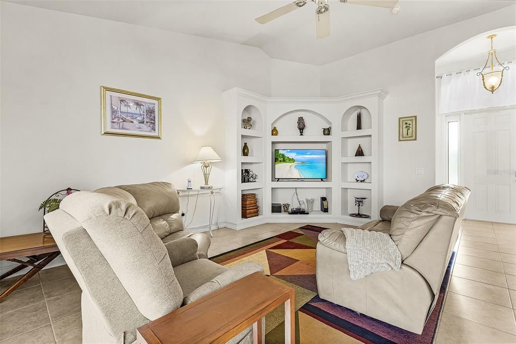 For Sale: $329,900 (3 beds, 2 baths, 1661 Square Feet)