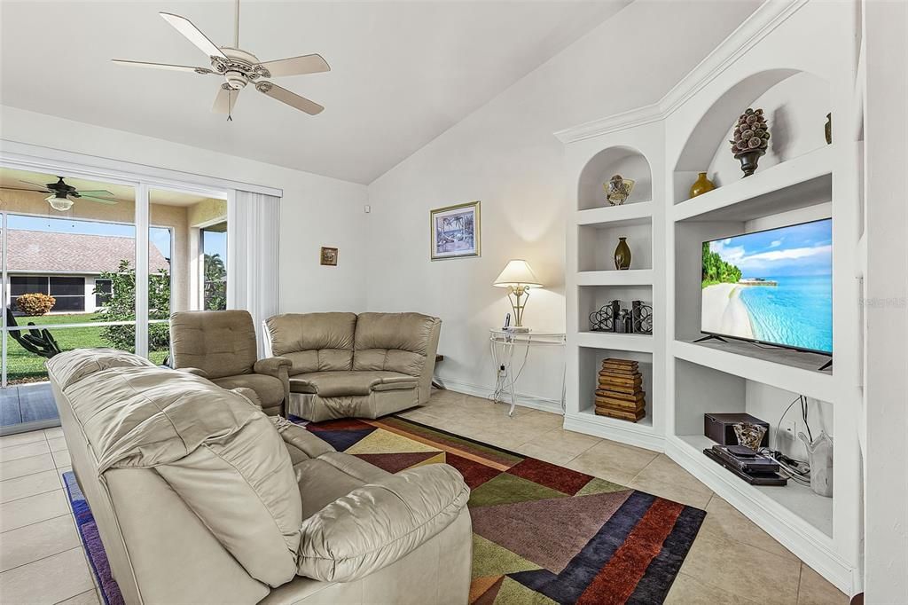 For Sale: $329,900 (3 beds, 2 baths, 1661 Square Feet)