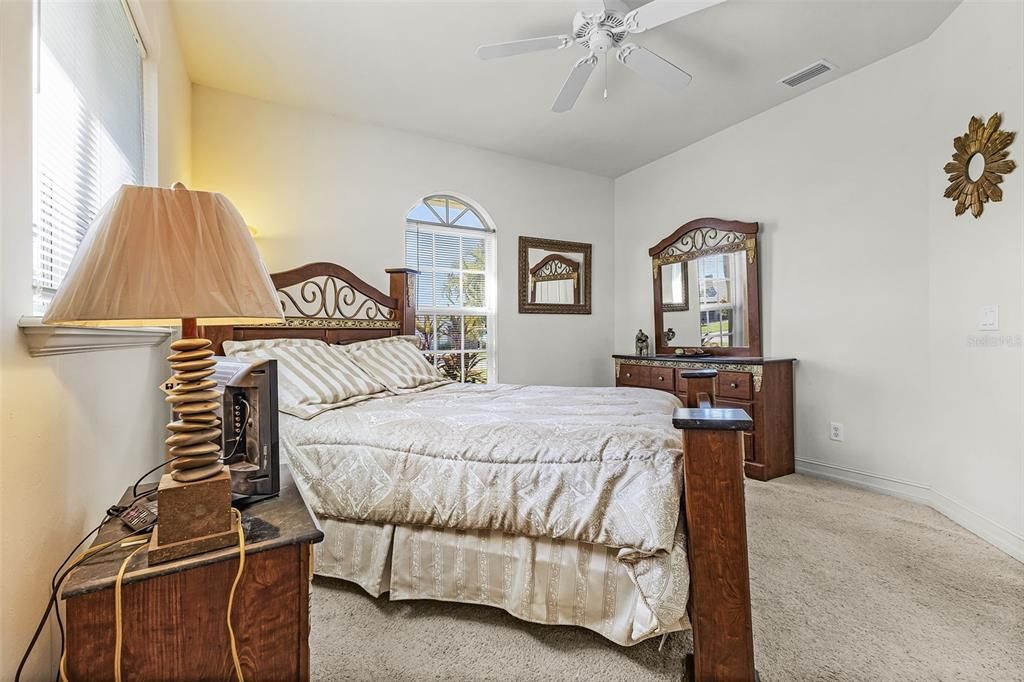 For Sale: $329,900 (3 beds, 2 baths, 1661 Square Feet)