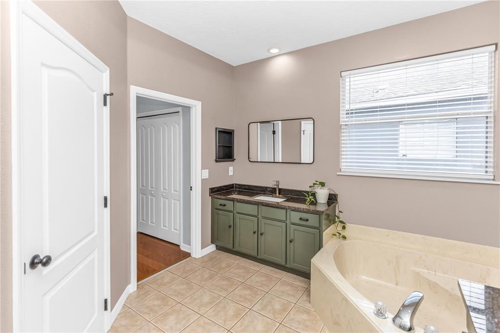 For Sale: $529,999 (5 beds, 3 baths, 3143 Square Feet)