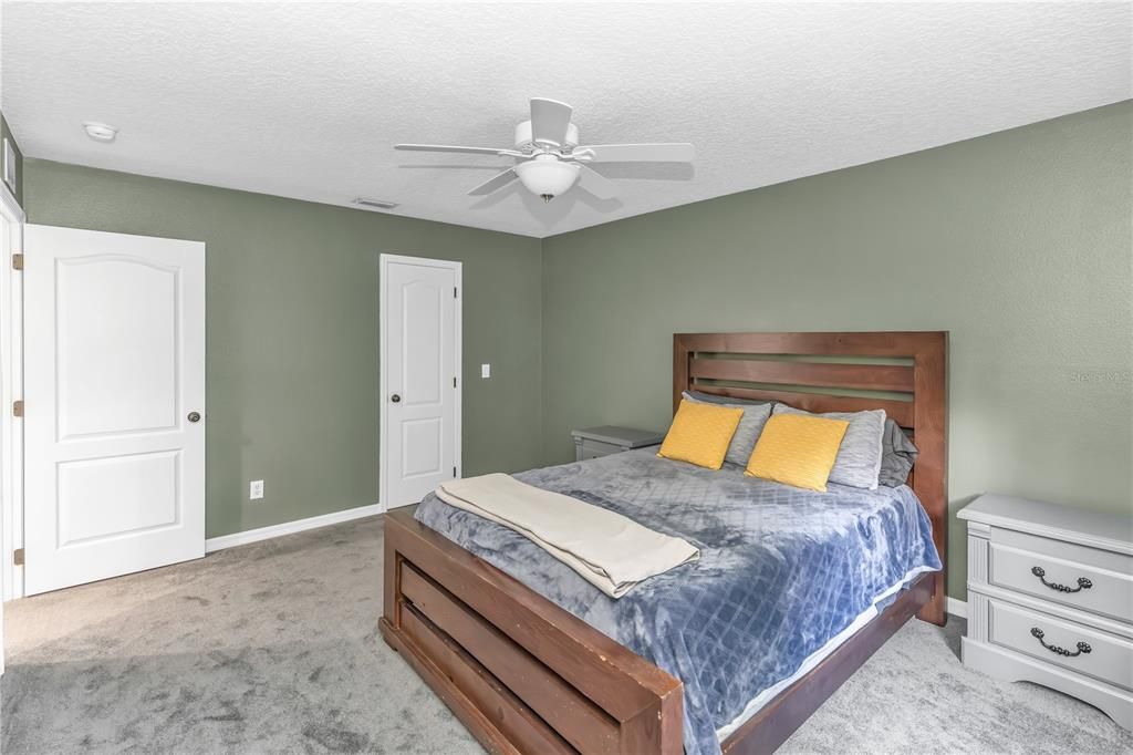 For Sale: $529,999 (5 beds, 3 baths, 3143 Square Feet)