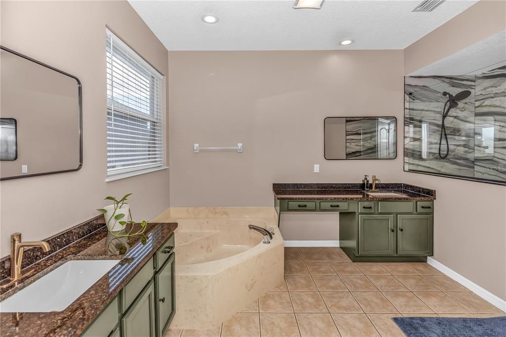 For Sale: $529,999 (5 beds, 3 baths, 3143 Square Feet)